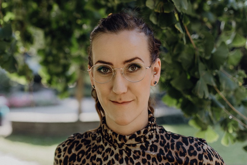 thalea, schlafcoach und host vom besser schlafen podcast